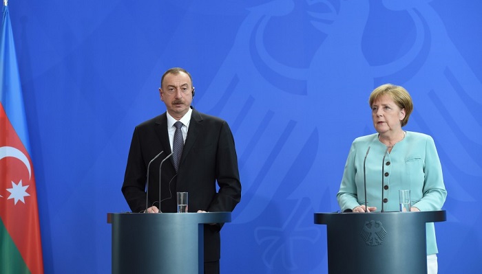 Pressekonferenz von Präsident Ilham Aliyev und der Bundeskanzlerin Merkel